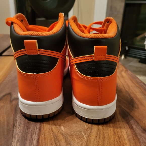 Sneakers - Picture 3 of 5